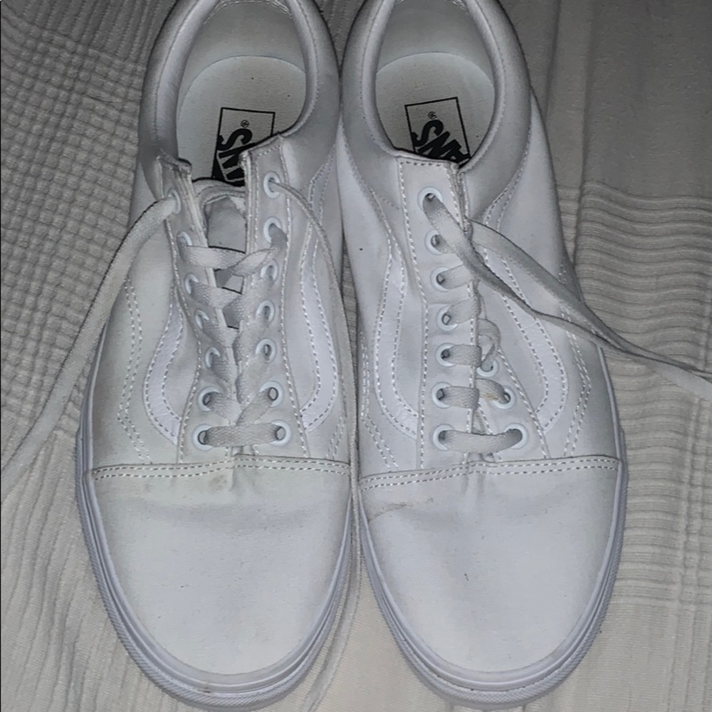 semi used white shoes